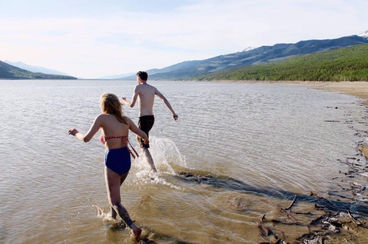 Mobilizers going swimming on a day off from their cool jobs in Valemount.